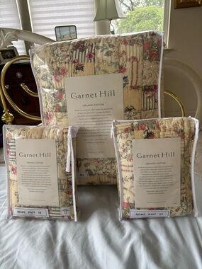 Garnet Hill Patchwork Floral Organic Cotton Quilt/ 2 standard size Shams
